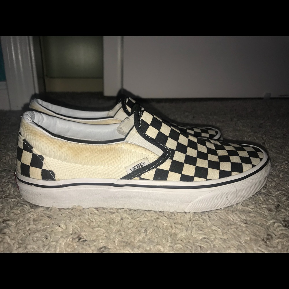Vans (checkered slip on)